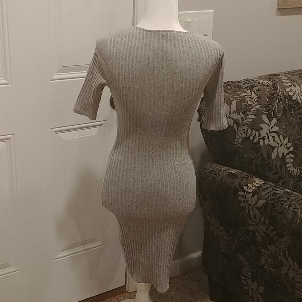 ⭐️CLOSET CLOSE OUT⭐️
Candie's Sexy Curve Hugging Dress
Size X-Small - Picture 3 of 10